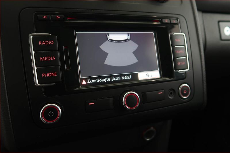 Volkswagen Touran (2012) 1.6 TDI, Navi, Tempomat - fotka 14 z 15