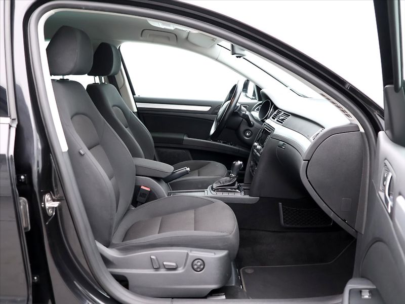 Škoda Superb 2,0 TDI 125kW Ambition DSG - fotka 12 z 39