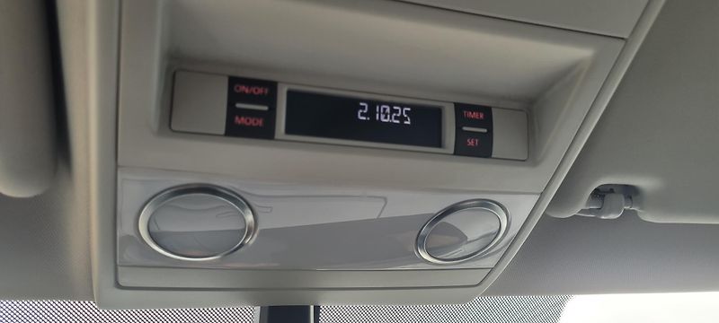 Volkswagen Multivan (2017) T6 2,0TDi 150kW DSG 4×4 7.mist - fotka 36 z 51