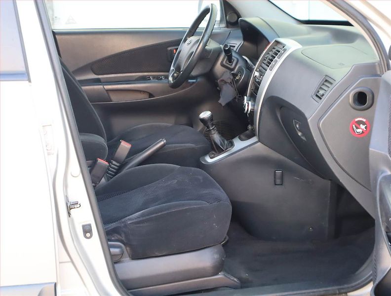 Hyundai Tucson (2006) 2.0 CRDi, 4X4, dobrý stav - fotka 9 z 13