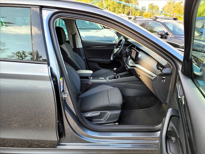 Škoda Octavia 1,0 TSI,NAVI,LED,VIRTUAL,KEYLE - fotka 12 z 50
