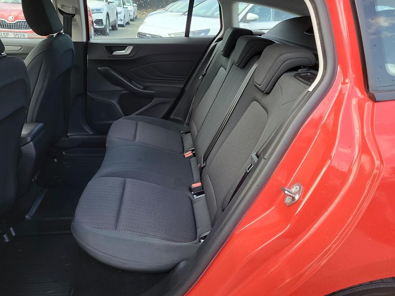 Ford Focus TREND 1.0 EcoBoost 92kW kombi - fotka 8 z 43