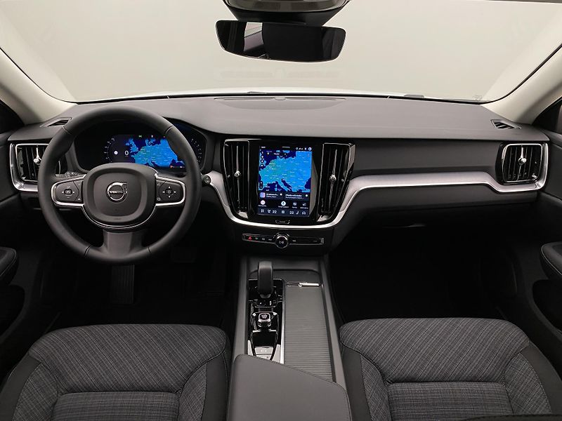 Volvo V60 (2026) B4 AUT CORE - fotka 2 z 56