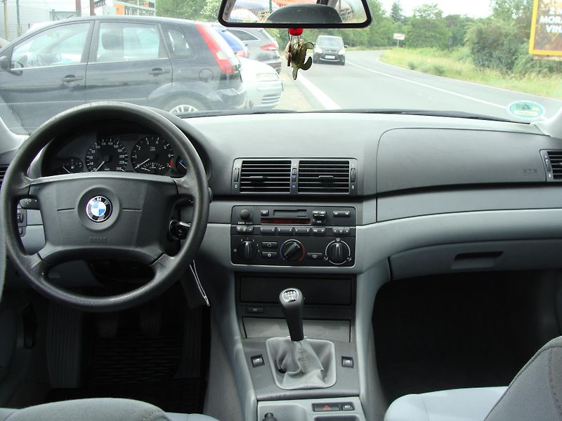 BMW Řada 3 318i, bez koroze - fotka 16 z 24