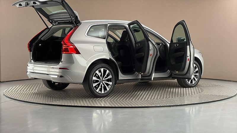 Volvo XC60 2.0 B4 AUT AWD Plus Dark - fotka 6 z 31
