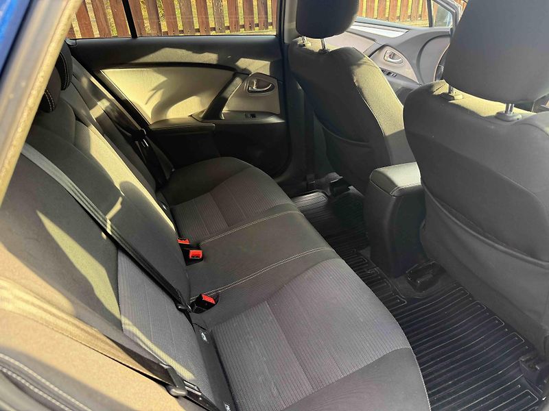 Toyota Avensis (2016) Combi + tažné  - fotka 12 z 19