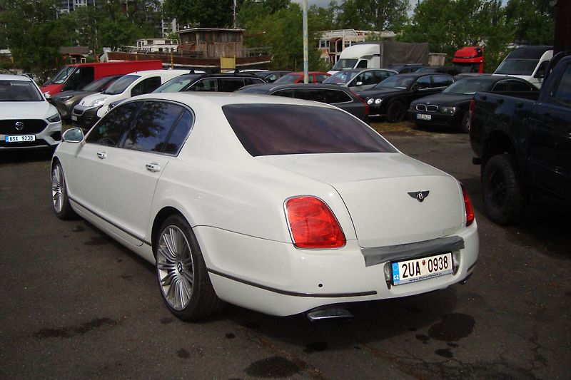 Bentley Continental Flying Spur (2013) SPEED 6.0 W12 - fotka 5 z 49