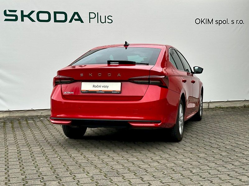 Škoda Octavia (2024) 1.5 TSI 110kW MHEV Top Selecti - fotka 2 z 23