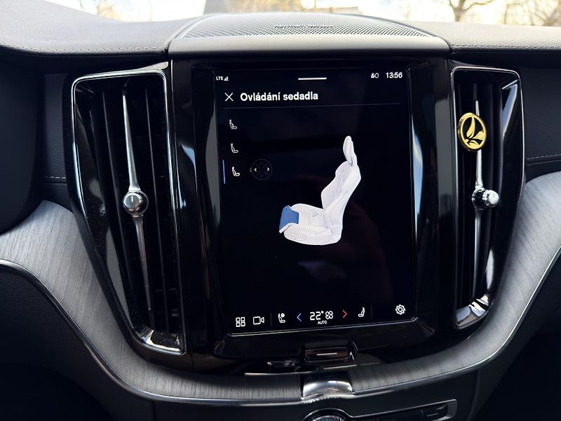 Volvo XC60 T8 AWD RECH.*ULTRA DARK + kola - fotka 30 z 51