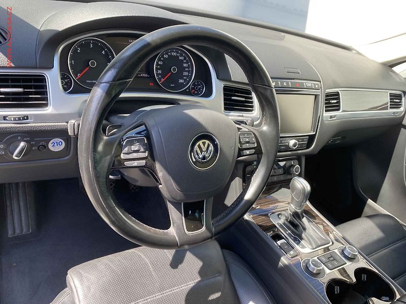 Volkswagen Touareg (2015) 3.0 TDi V6 4x4, Highline - fotka 14 z 20