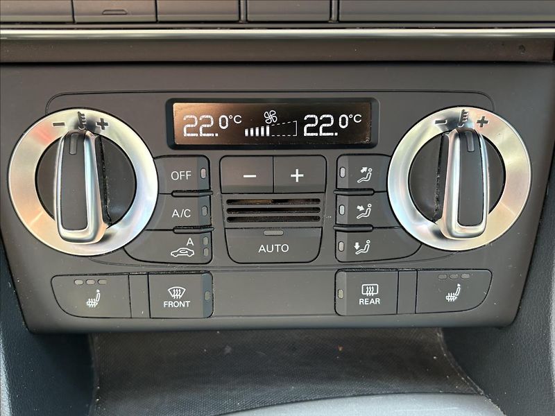 Audi Q3 2,0 TDi 103kW Xenon,Výhřev,Nav - fotka 12 z 33
