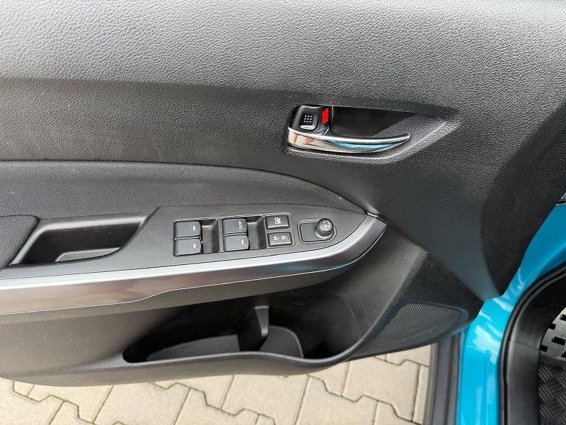Suzuki Vitara 1,4 BoosterJet Premium - fotka 12 z 27
