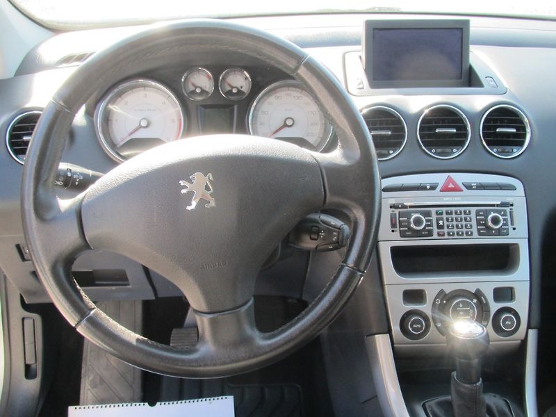 Peugeot 308 1.6 HDI - fotka 14 z 16