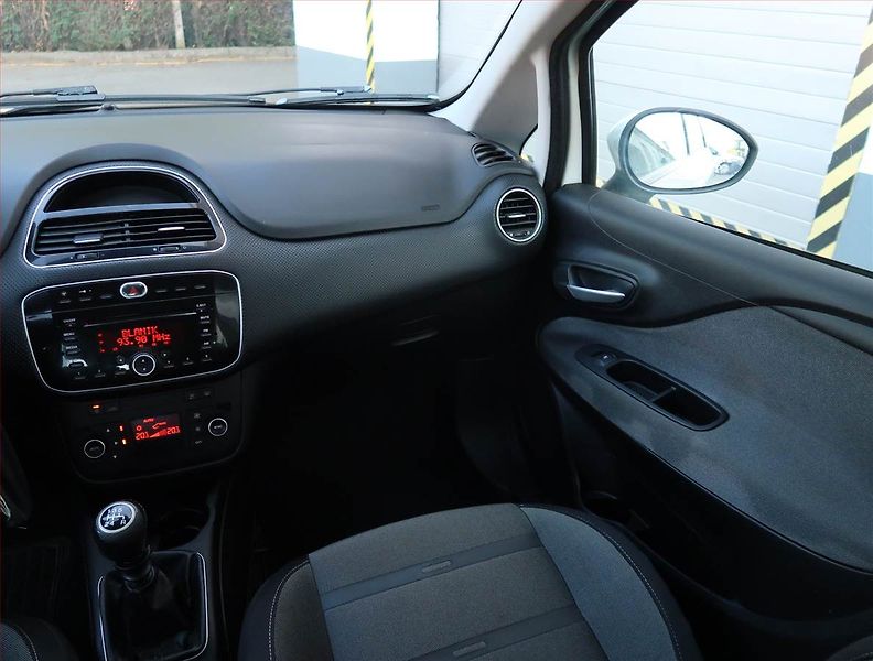 Fiat Punto Evo (2010) 1.2, nová STK, jezdí dobře - fotka 8 z 15