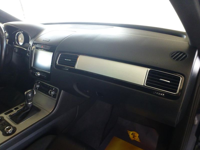 Volkswagen Touareg (2011) 3,0TDI*NAV*PANORAMA*TAŽNÉ 3,5T - fotka 25 z 33