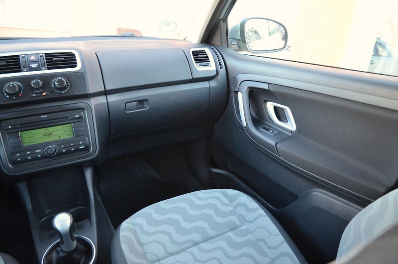 Škoda Fabia (2009) 1.2i 51kW AMBITION 118.400km - fotka 25 z 38