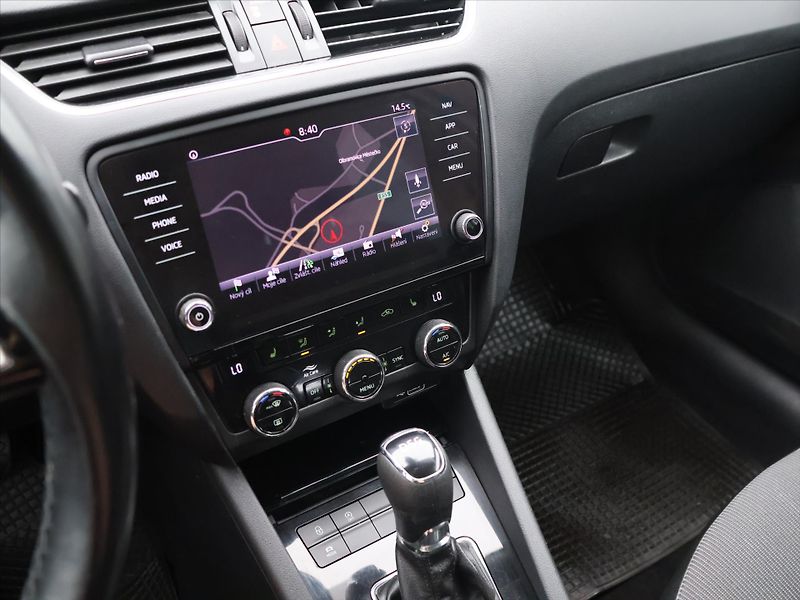 Škoda Octavia 2,0 TDI 110kW DSG Style Virtua - fotka 25 z 37