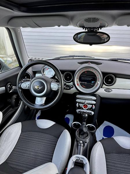 Mini Cooper (2010)  1.6D 50 CAMDEN AUTOMAT VYBAVA - fotka 14 z 31
