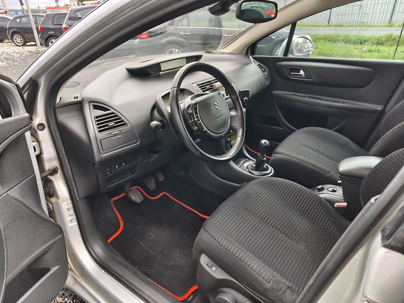 Citroën C4 2,0i 103KW - fotka 10 z 17