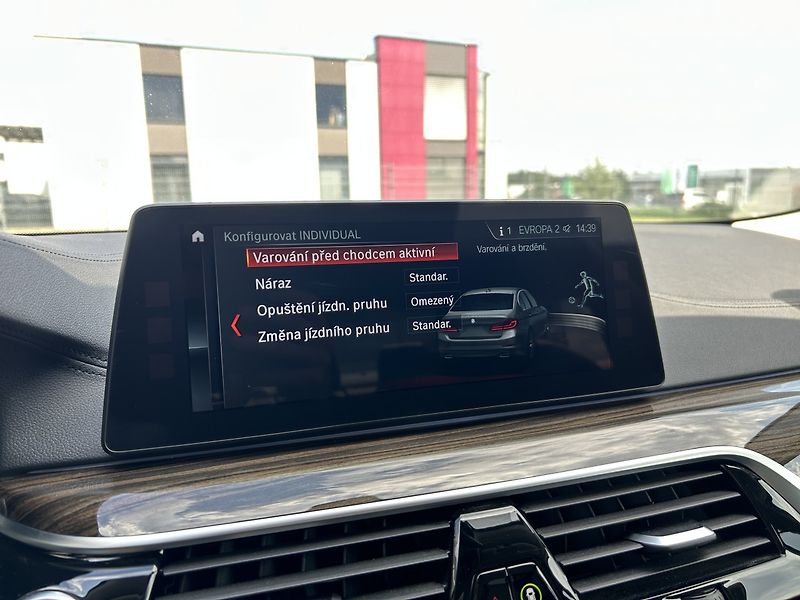 BMW Řada 5 5540i xDrive Luxury Line - fotka 23 z 37