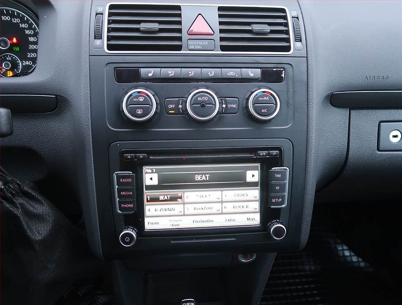 Volkswagen Touran (2013) Comfortline 2.0 TDI, Automat - fotka 12 z 15