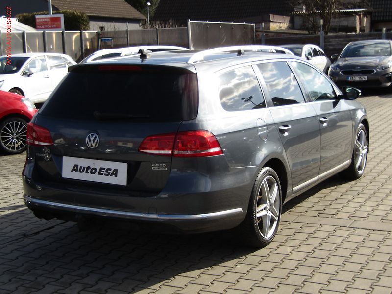 Volkswagen Passat (2012) 2.0 TDi, DSG, kůže, panor. - fotka 4 z 23
