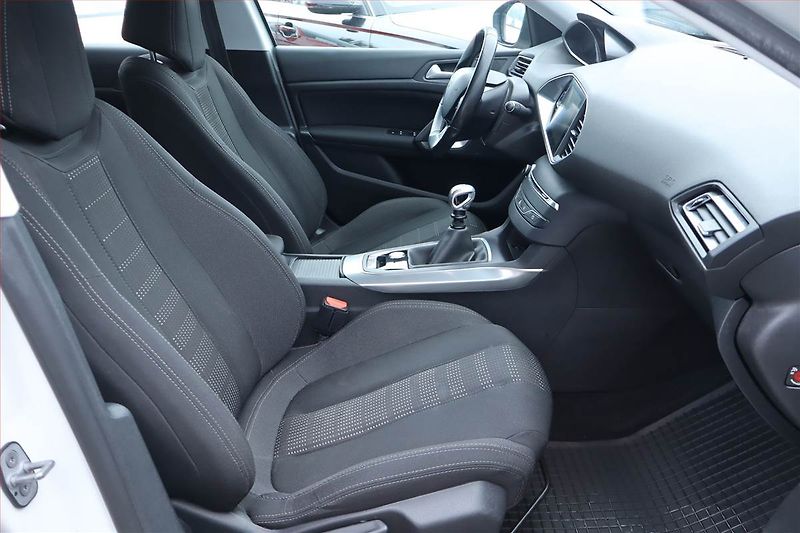 Peugeot 308 (2015) 2.0 BlueHDi, Serv.kniha, Navi - fotka 9 z 25
