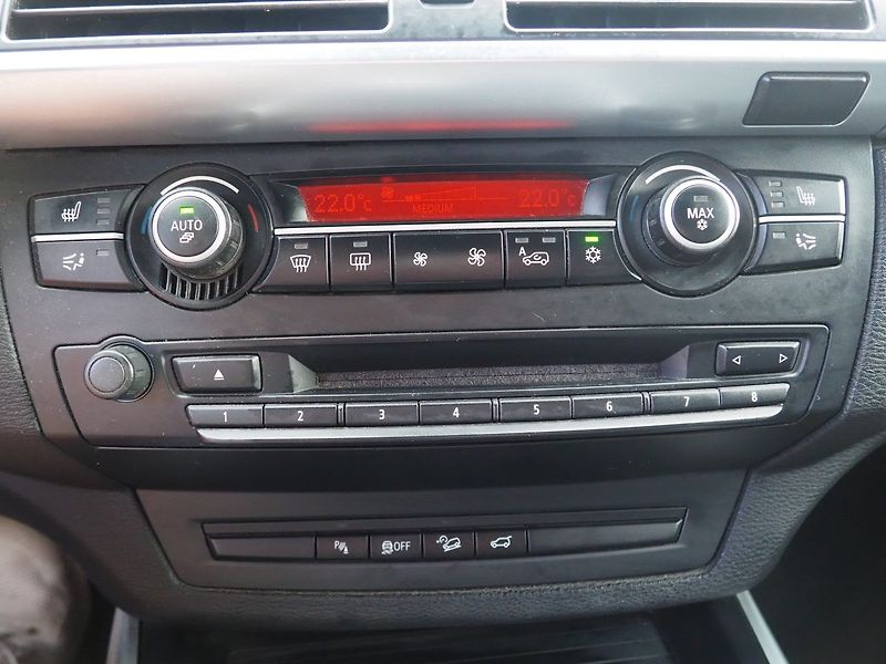 BMW X5 (2011) 3.0d 180 kW, xDrive - fotka 33 z 39