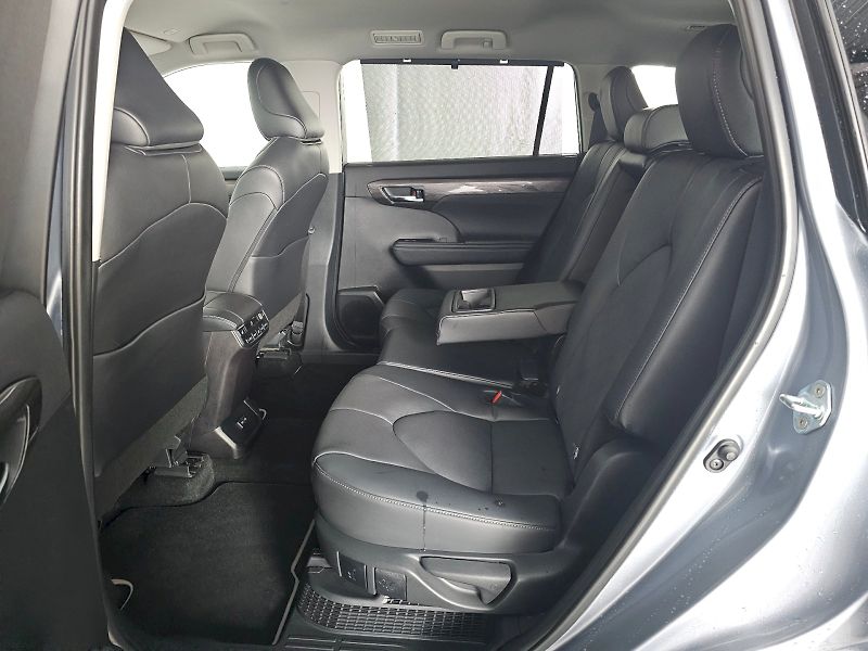 Toyota Highlander (2024) 2.5HEV 248k 4X4 EXECUTIVE - fotka 7 z 30