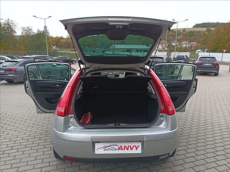 Citroën C4 1,4 i,65kw,ČR,1MAJ,KLIMA, - fotka 17 z 29