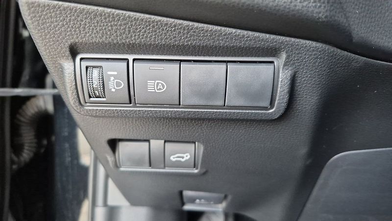 Toyota Corolla Cross 2,0 HEV Style Tech - fotka 20 z 25