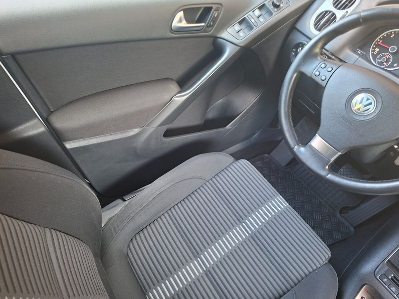 Volkswagen Tiguan (2009) 2.0TDI 103kW DSG 4MOTION -ČR - fotka 11 z 35