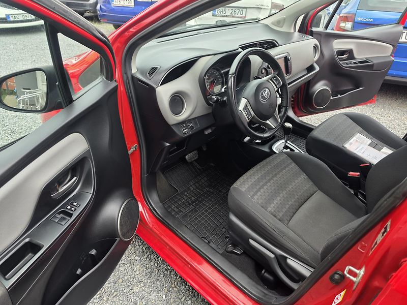 Toyota Yaris 1.3 VVTI Automat  - fotka 9 z 15