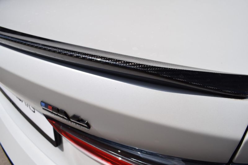 BMW M4 (2022) Competition/Carbon/MatBílá - fotka 62 z 65