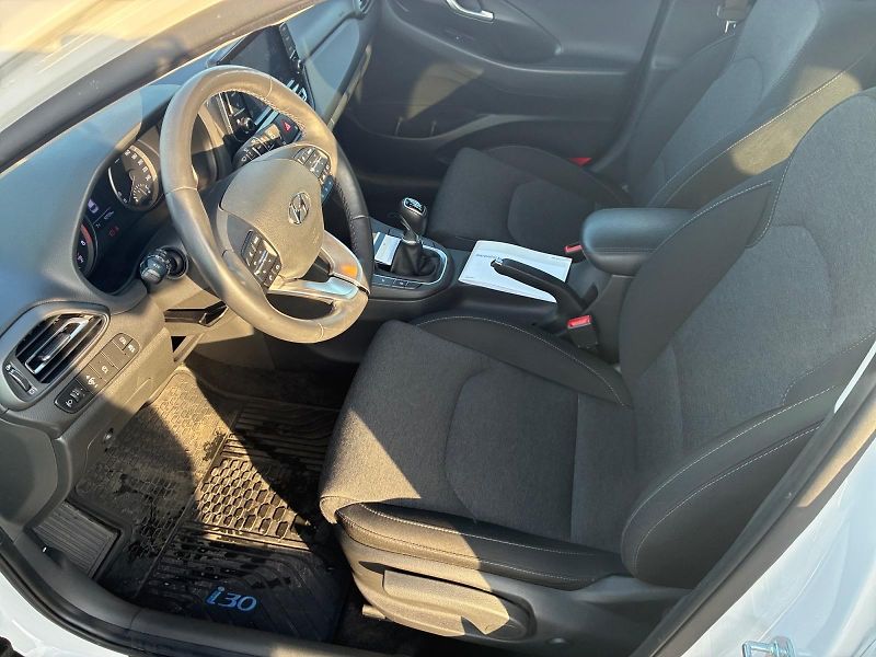 Hyundai i30 (2023) SMART 1.0T-GDI 88kW CZ DPH - fotka 7 z 11