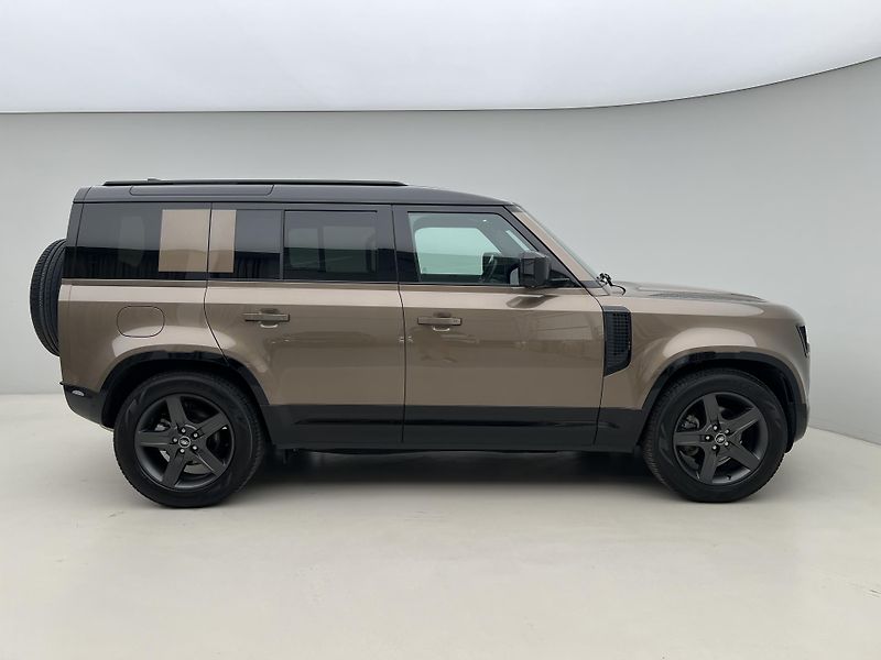Land Rover Defender D250 SE X-DYNAMIC CZ 1. maj. - fotka 9 z 44
