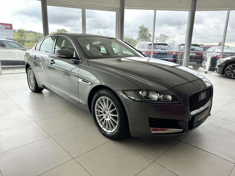 Jaguar XF 20d AUT*Panorama*Distronic - fotka 4 z 43