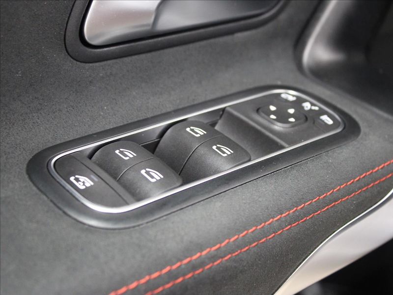 Mercedes-Benz CLA 2,0 220 7G-DCT AMG ZÁNOVNÍ - fotka 15 z 39