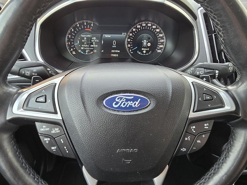 Ford S-MAX TITANIUM 2.0 132kW LED + NAVI - fotka 35 z 48