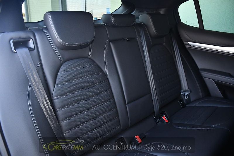 Alfa Romeo Stelvio 2.2D 16V 154kW Veloce AT8-Q4 - fotka 19 z 52