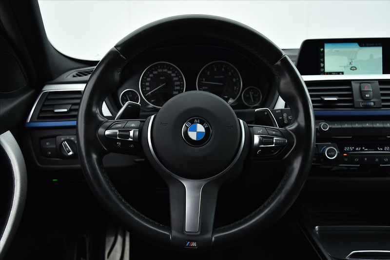 BMW Řada 3 320i xDrive 135kW MPAKET ČR - fotka 14 z 27