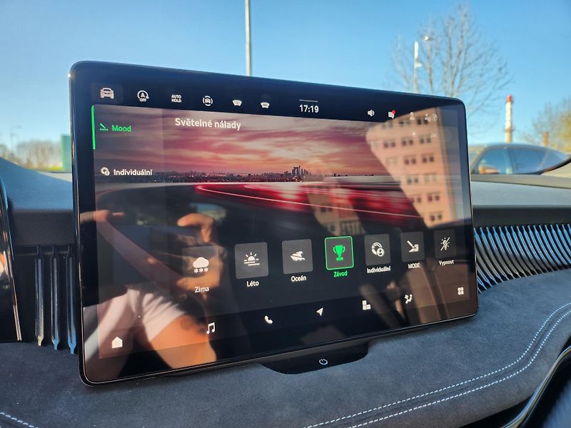 Škoda Superb Sportline 2.0 TDI 142kw DSG 4x - fotka 19 z 29