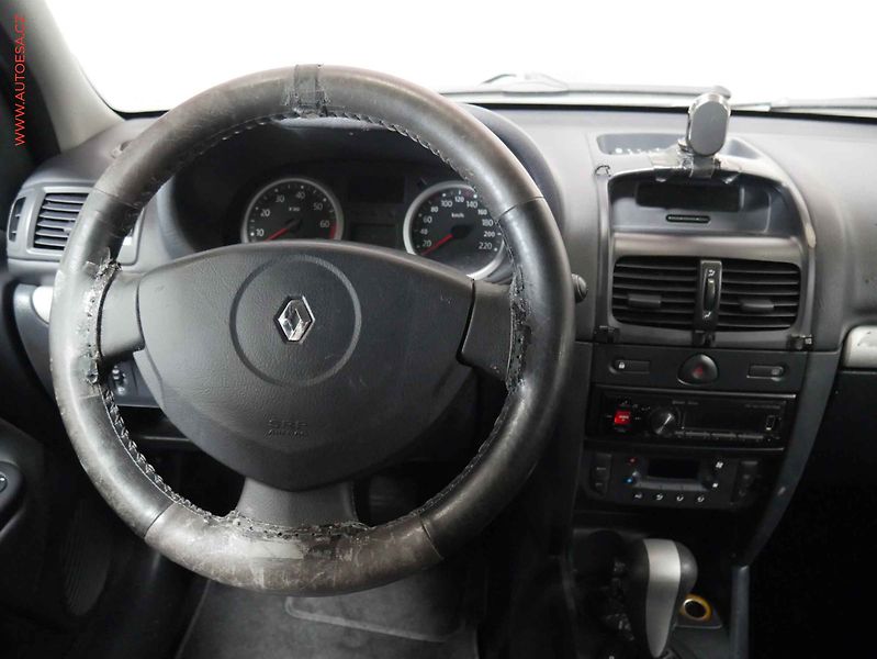 Renault Clio (2004) 1.4 16V, 2.maj,ČR, AT, AC - fotka 11 z 16