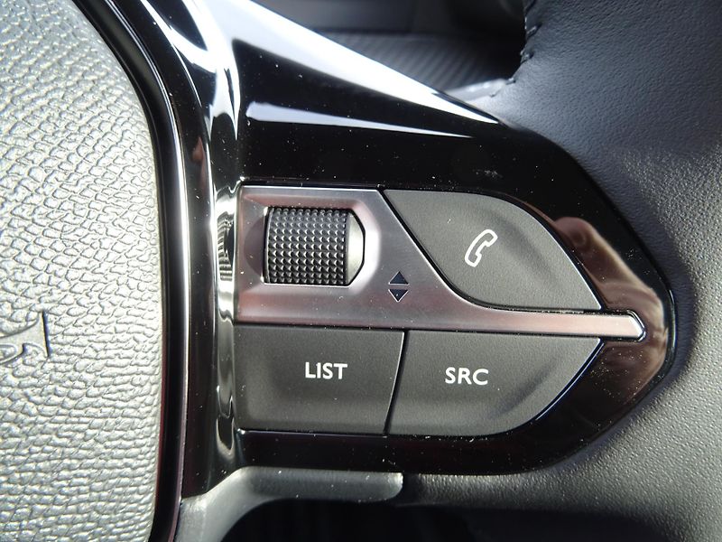 Peugeot 2008 (2026) ALLURE Turbo 100k MAN6 - fotka 25 z 45