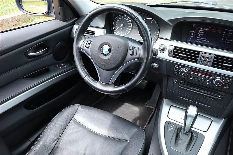 BMW Řada 3 (2011) Individual 320 d xDrive, 4X4 - fotka 7 z 22