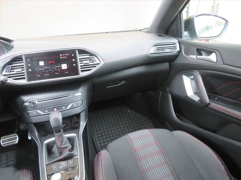 Peugeot 308 (2017) GT Line 1.6 BlueHDi, Automat - fotka 8 z 18