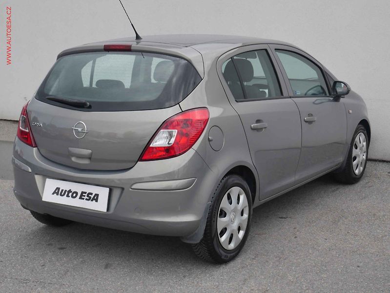 Opel Corsa (2011) 1.2i, 1.maj,ČR, servis.kniha - fotka 4 z 13