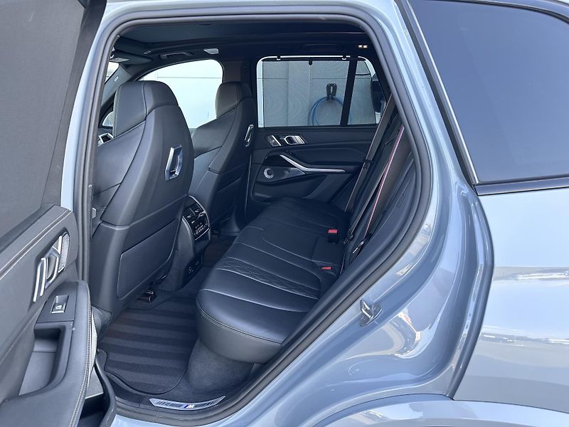 BMW X5 xDrive30d M-Sport - fotka 8 z 36