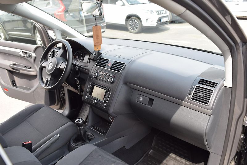 Volkswagen Touran (2010) 1.6TDI 77kw TRENDLINE BMT NAV  - fotka 31 z 48