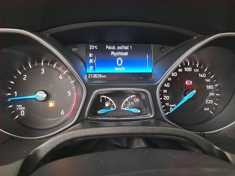 Ford Focus (2017) 1.5 TDCi, Tempomat - fotka 11 z 20